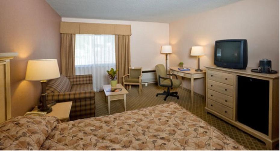 Queen Room - Upstairs interior